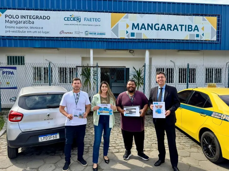 Representantes da Faetec e da Secretaria Municipal de Ciência e Tecnologia de Mangaratiba