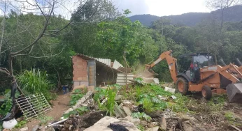Operação Virada Ambiental remove construções irregulares em Itacuruçá