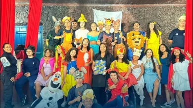 Integrantes da peça teatral posaram após o espetáculo