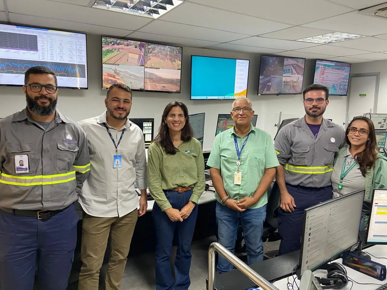 quipe da PortosRio, Vale e Porto Sudeste durante visita técnica ao Centro de Controle Operacional