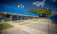 Fachada revitalizada da Escola Estadual Municipalizada Chaperó