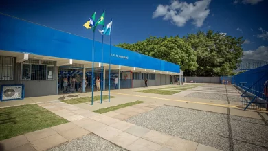 Fachada revitalizada da Escola Estadual Municipalizada Chaperó