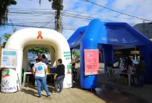 Estruturas montadas na Praça Robert Simões, no Centro de Mangaratiba, durante o Projeto + Saúde,