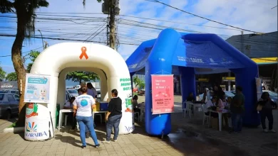 Estruturas montadas na Praça Robert Simões, no Centro de Mangaratiba, durante o Projeto + Saúde,