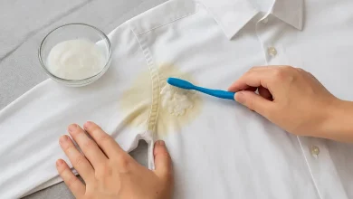 Camisa com marca de suor Essa pasta caseira não danifica a roupa