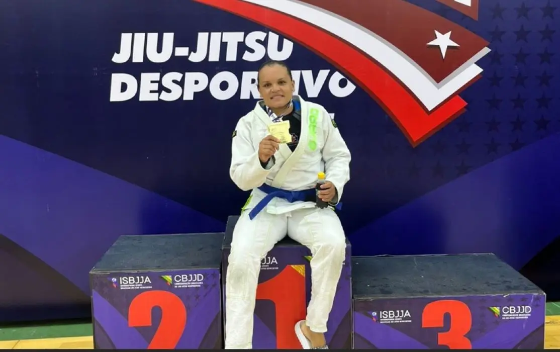 Anielle Amaral celebra o ouro no Pan-Americano de Jiu-Jitsu 2025