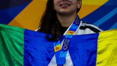 Maria Clara, a “Maria Pitbull”, exibe com orgulho a medalha de bronze