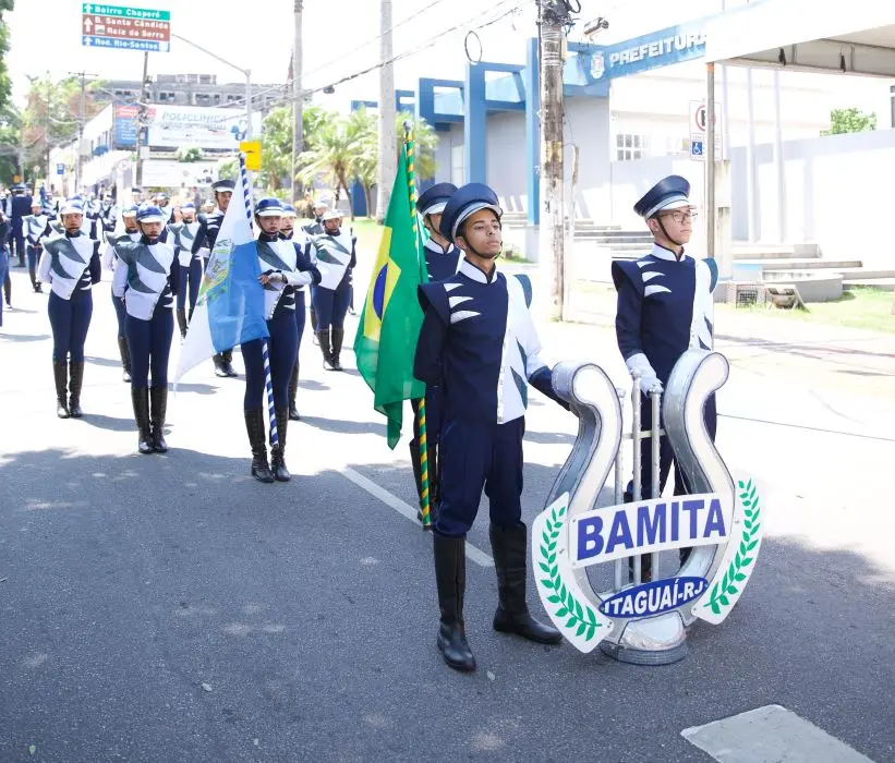 Integrantes da Bamita durante apresentação