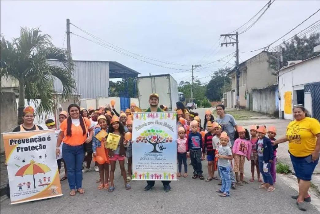 Participantes da 1ª Caminhada pela Proteção da Criança e do Adolescente