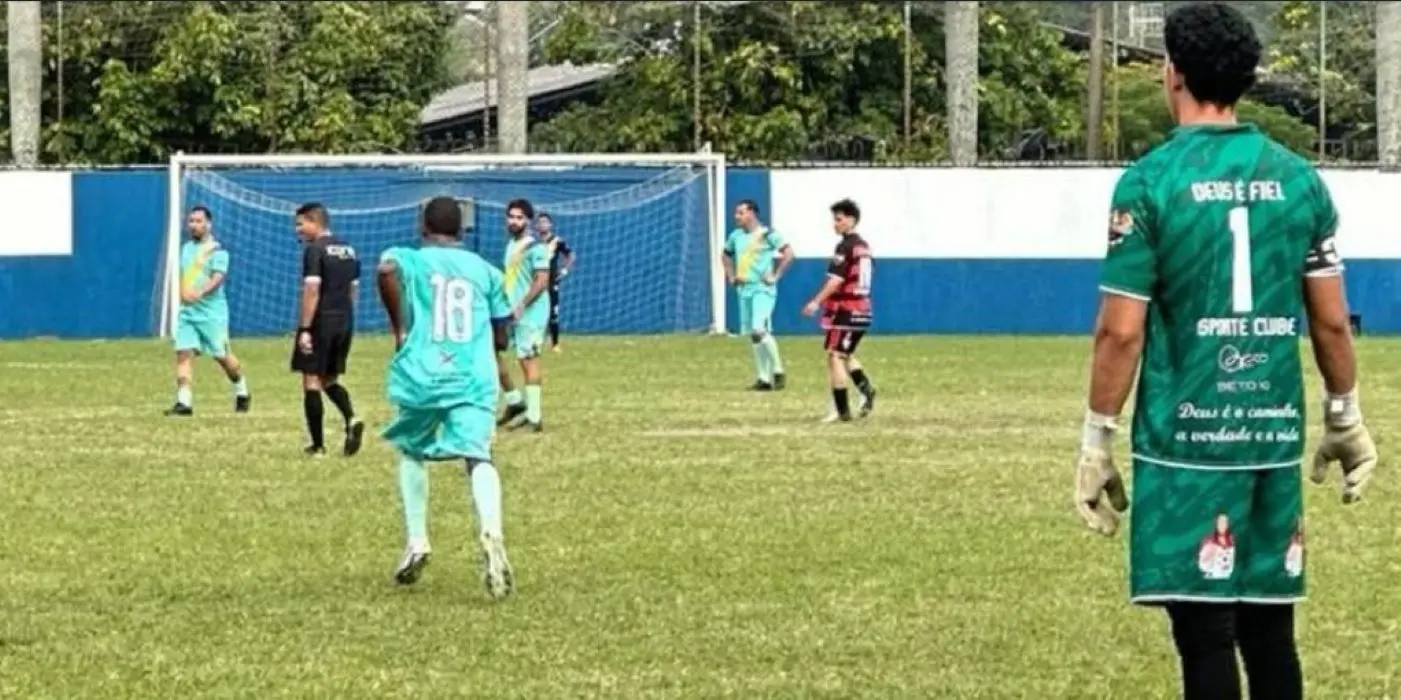 Jogadores em campo durante a 5ª rodada