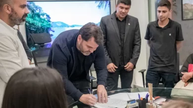 Prefeito Luiz Claudio Ribeiro assina o termo de cooperação técnica com o Iterj