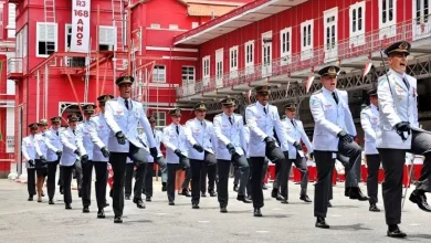 Militares do Corpo de Bombeiros do Rio de Janeiro desfilam em cerimônia oficial