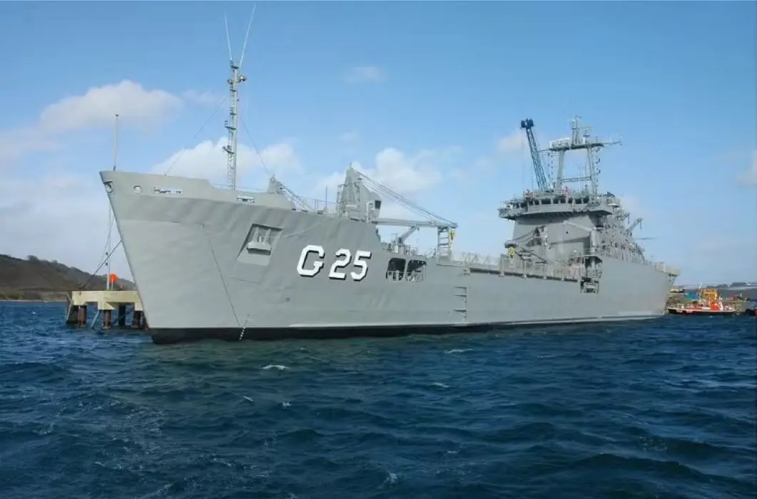 Navio de Desembarque de Carros de Combate (NDCC) “Almirante Sabóia” atracado
