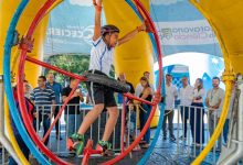 Estudante da rede municipal vivencia experiência interativa durante a Caravana da Ciência