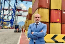 Flavio Vieira, novo presidente da PortosRio, posa no terminal portuário do Rio