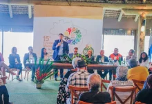 Prefeito Luiz Claudio Ribeiro discursa durante a abertura do evento