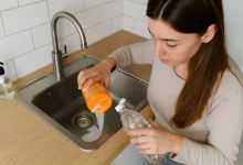 Como desentupir o ralo com 2 ingredientes simples
