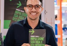 Tarde de autógrafos em Itaguaí com o autor Hebert Silva.