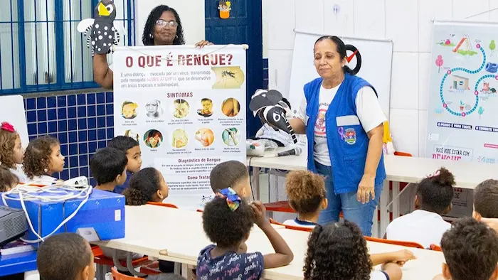 Profissionais ensinam crianças sobre sáude