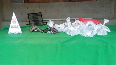 Armas e drogas apreendidas durante operação do GAT
