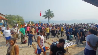 Voluntários, militares, estudantes e representantes de instituições durante a primeira edição na Ilha da Marambaia