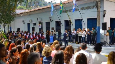 Prefeito Luiz Claudio Ribeiro durante discurso na abertura da Semana da Pátria