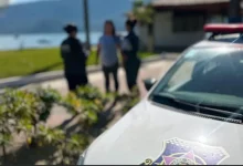 Agentes da Ronda Maria da Penha em atendimento de campo durante patrulhamento