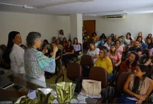 Psicólogas conduzem palestra sobre saúde mental