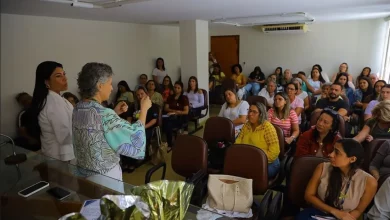 Psicólogas conduzem palestra sobre saúde mental