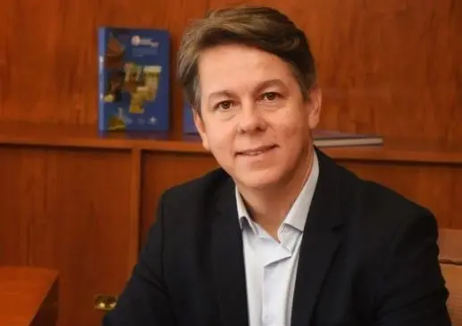 Foto do presidente da Facerj