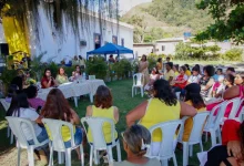 Moradores participam de roda de conversa sobre saúde mental durante ação do Setembro Amarelo
