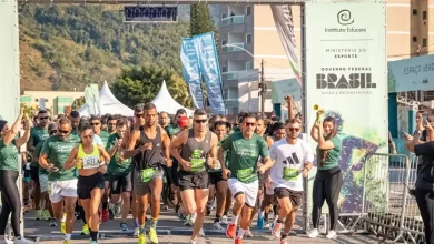 Atletas largam na Corrida do Bem Eco, realizada na Praia do Saco