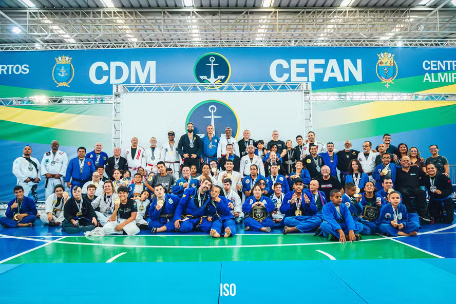 Conquista de dois cinturões inéditos no Sul-Americano de jiu-jitsu inclusivo.