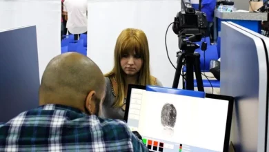 Estudante realiza coleta biométrica em posto do Detran RJ