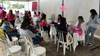 Moradores de Mangaratiba participam do recadastramento do CadÚnico na Praça Robert Simões