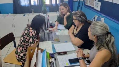 Gestoras do Colégio Municipal Nossa Senhora das Graças durante reunião