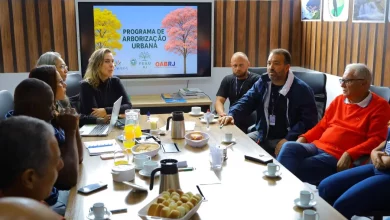 Representantes da Prefeitura, da OABRJ e do FEAURJ durante reunião