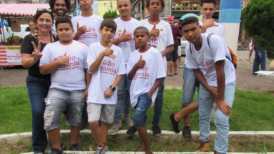 Alunos da escolinha de futebol do Instituto. Os treinos são realizados semanalmente, incluindo jogos aos finais de semana com a realização de campeonatos ao longo do ano.