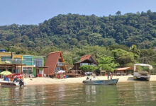 Mutirão Praia Limpa acontecerá no próximo dia 15 de novembro, mobilizando a comunidade pela preservaçãodapraia na ilha de Quatiquara (FOTO: DIVULGAÇÃO).