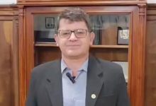 Reitor da UFRRJ, professor Roberto Rodrigues, fala à câmera