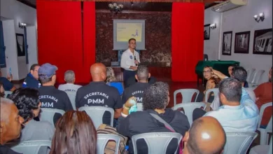 Vice-prefeito e secretário de Saúde, Lucas Venito, conduz palestra durante o evento