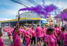 Participantes da 1ª Caminhada pela Saúde da Mulher tomam as ruas de Mangaratiba