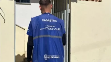 Funcionário da Cedae realiza visitas domiciliares