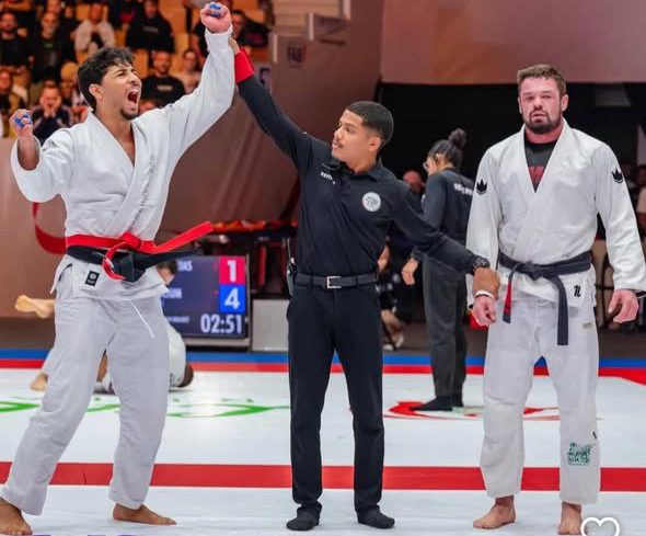 Vice-campeonato mundial de Dennis Souza coloca Itaguaí em destaque no jiu-jitsu internacional (FOTO: REPRODUÇÃO).