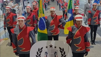 Integrantes da Commil desfilam em formação durante o XXXII Campeonato Nacional de Bandas e Fanfarras