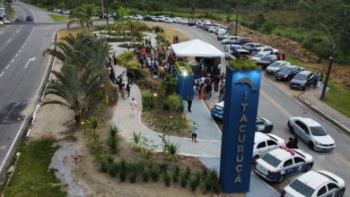 Vista aérea da nova entrada de Itacuruçá com pórtico, paisagismo sustentável