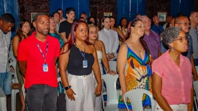 Profissionais de saúde e convidados participam da cerimônia de formatura do programa “Mais Saúde com Agente”