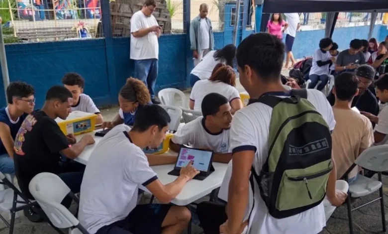 Estudantes participam de oficinas de tecnologia do Lab Z PTPA em Itacuruçá