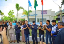 Prefeito Luiz Cláudio Ribeiro, representantes do Governo do Estado e forças de segurança