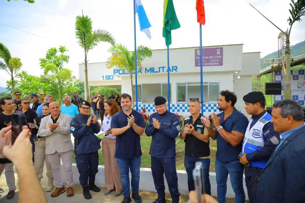 Prefeito Luiz Cláudio Ribeiro, representantes do Governo do Estado e forças de segurança